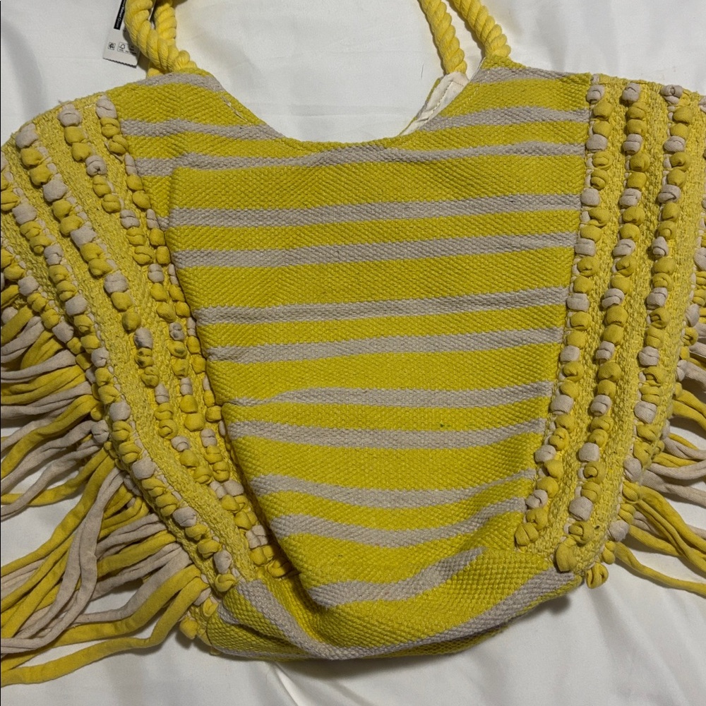 NWT Woven Yellow and White Striped Fringe Tote Beach Bag - Picture 8 of 10